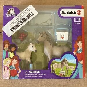 Schleich Horse Club Hannah’s First-Aid Kit Set